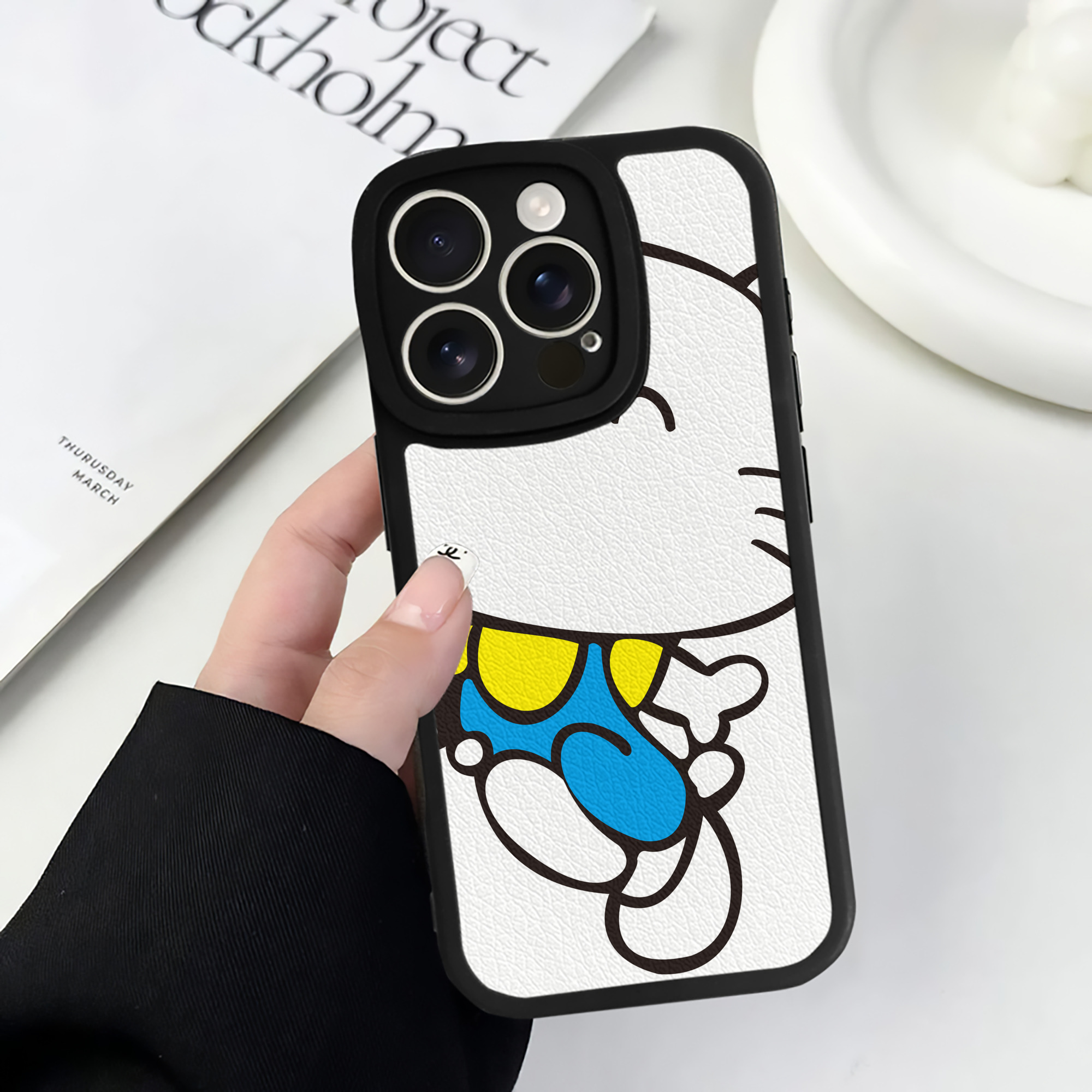 （画像用） Hello Kitty ハローキティ 【iPhone 16シリーズ対応】シリコンスマホケース（レザー調） 材質：シリコン